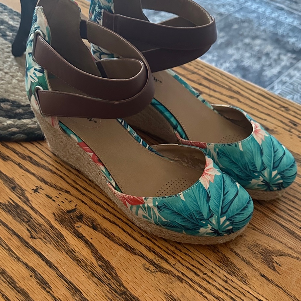 Comfortview Tropical Floral Wedge Sandals
